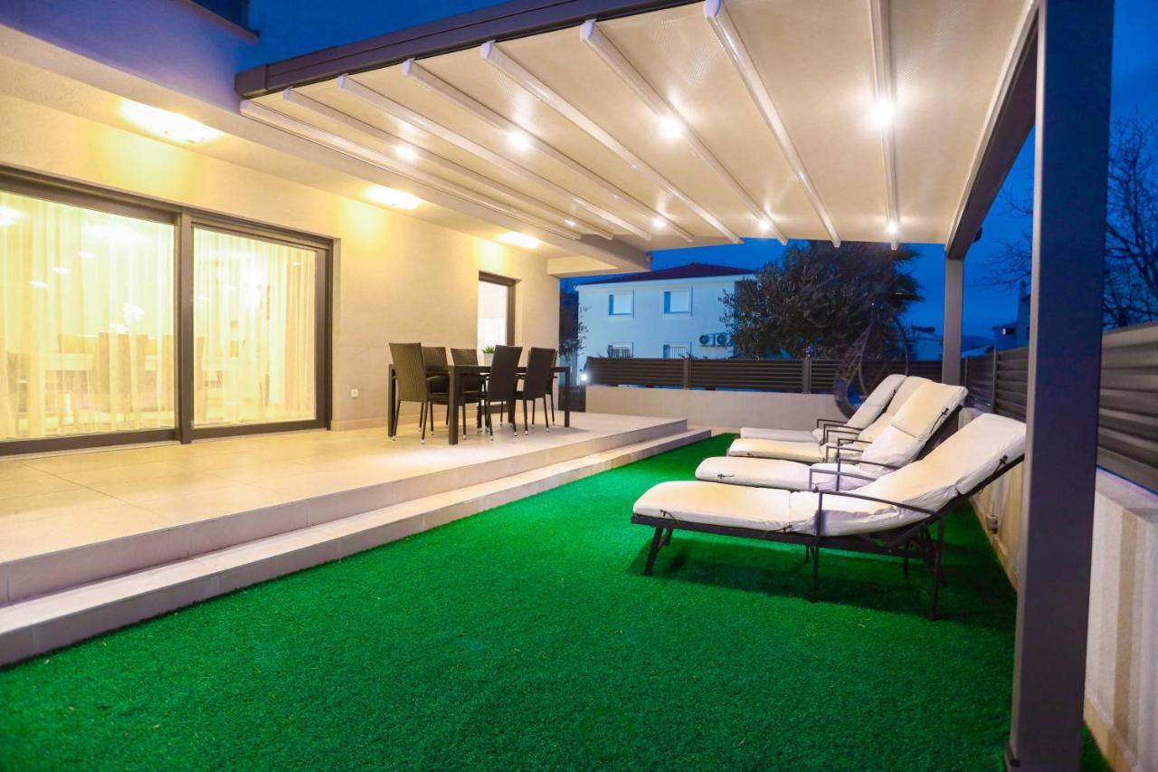 Villa Castelli, Apartment With Pool, Kastela Exterior photo