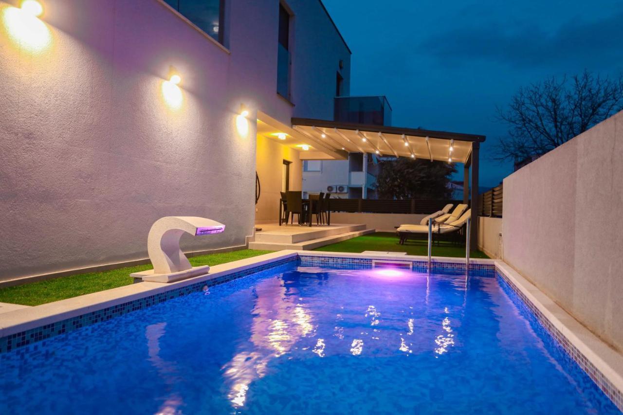 Villa Castelli, Apartment With Pool, Kastela Exterior photo