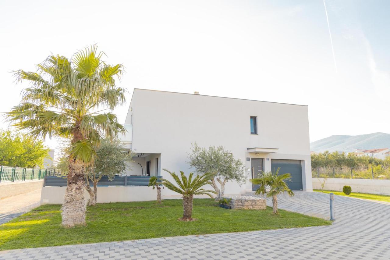Villa Castelli, Apartment With Pool, Kastela Exterior photo