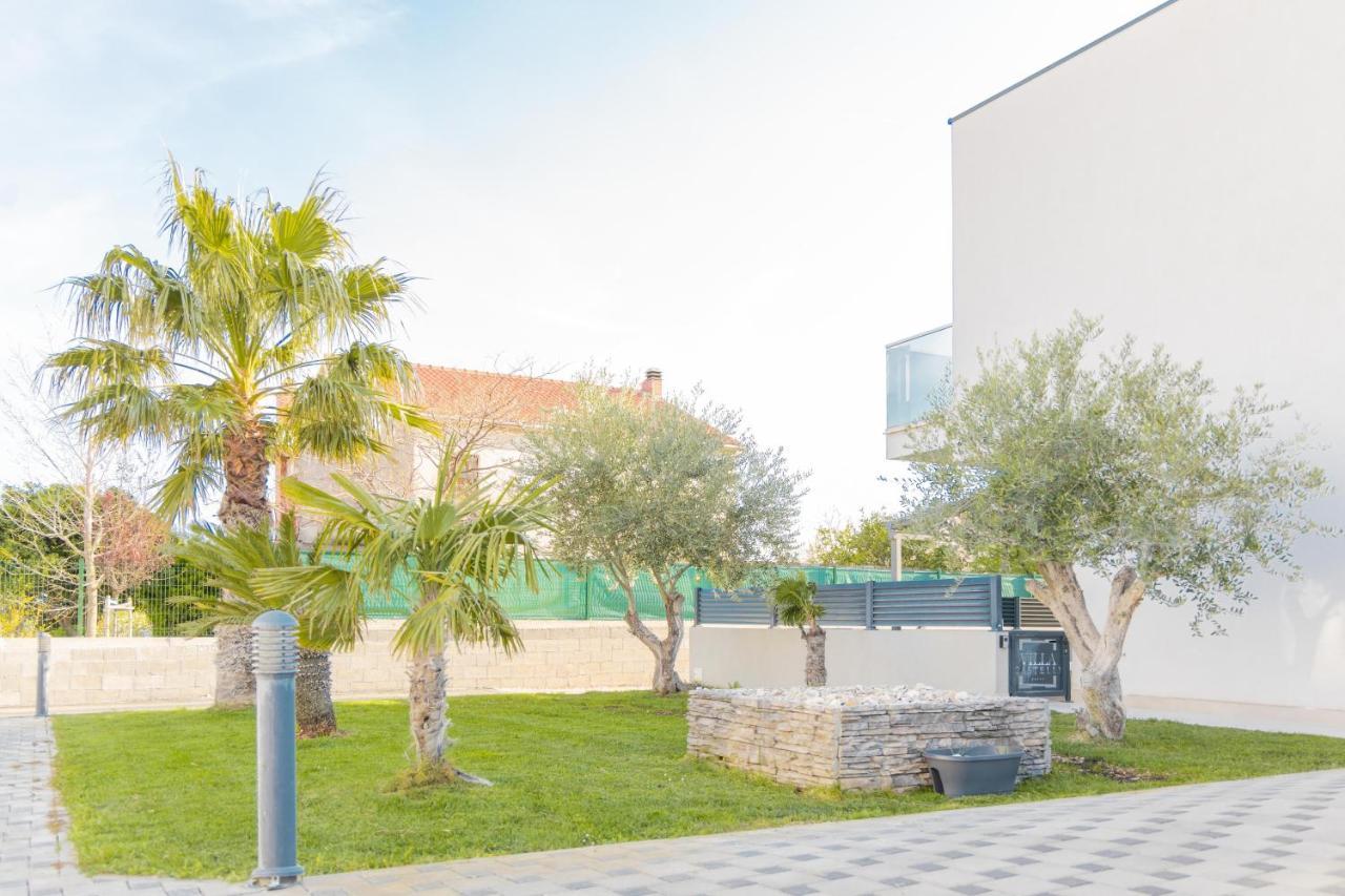 Villa Castelli, Apartment With Pool, Kastela Exterior photo