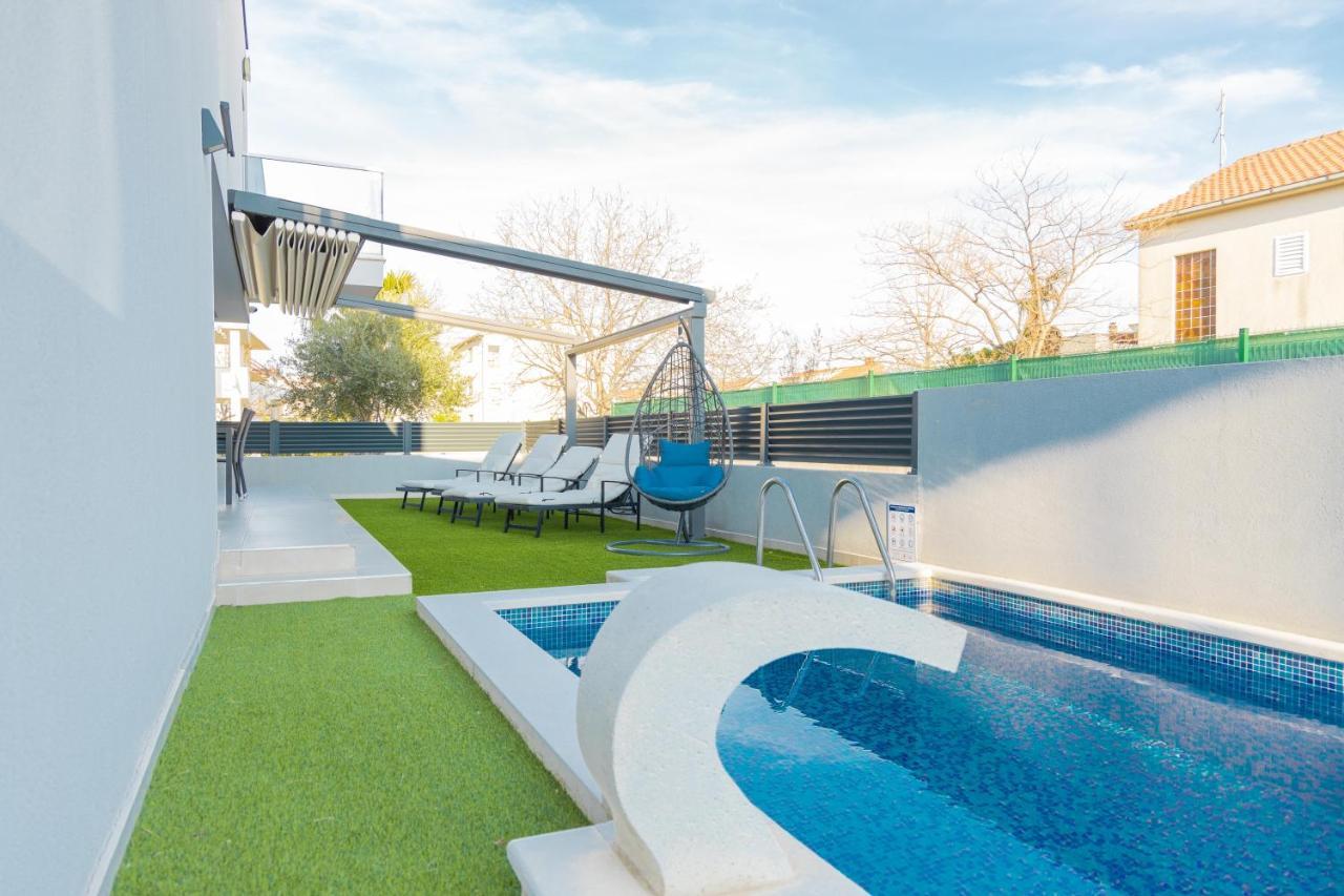 Villa Castelli, Apartment With Pool, Kastela Exterior photo
